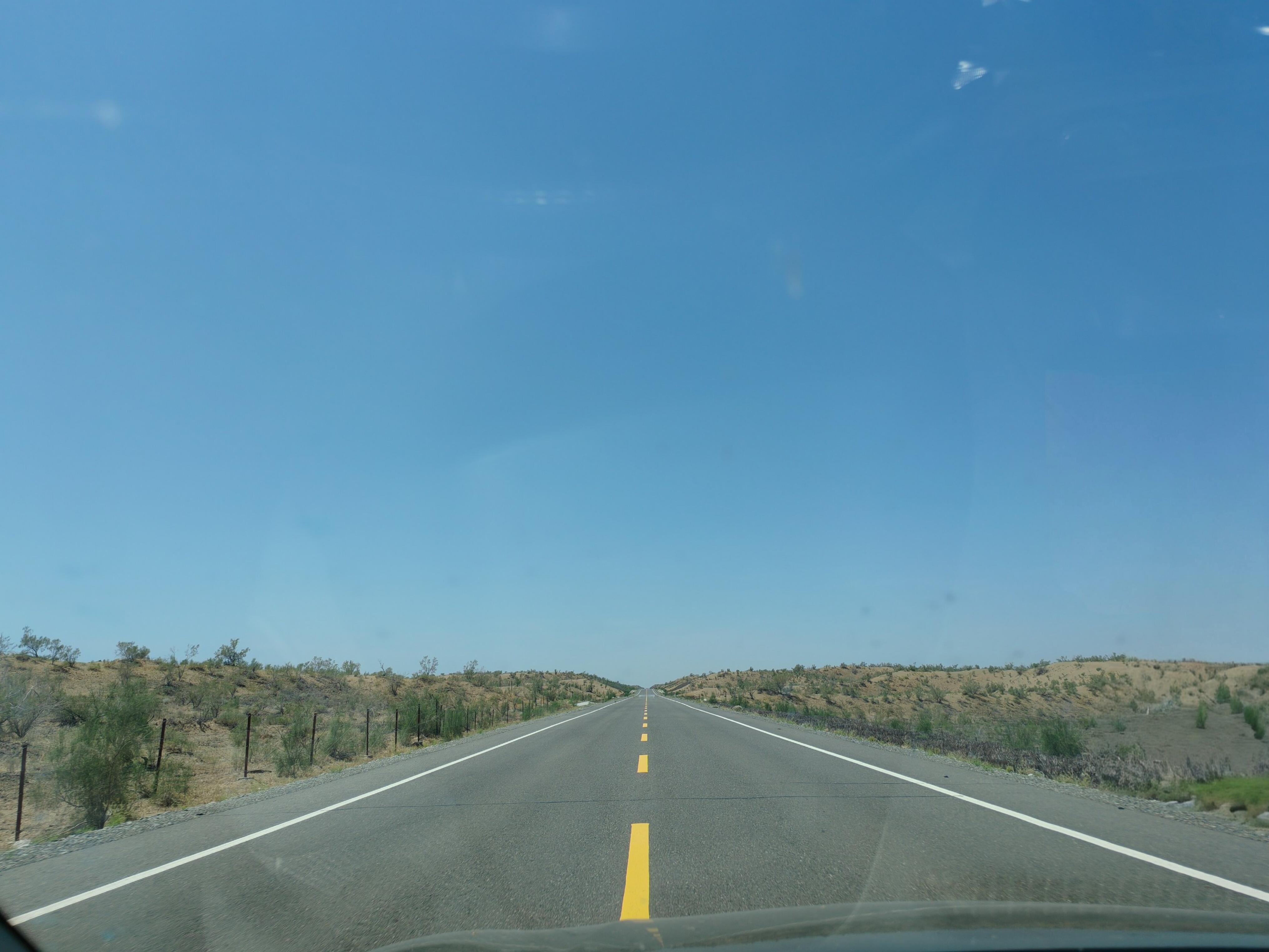 驭风而行 在沙漠公路上追寻极致的驾驶乐趣