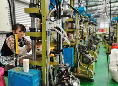 中国铁建扶贫车间 铁路力量助深度贫困村驶上致富快车道