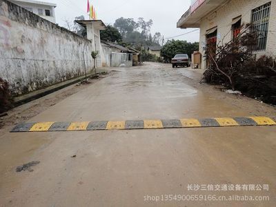 专业道路减速设备——长沙三信交通设备铸钢减速带及不锈钢菱形减速带详解